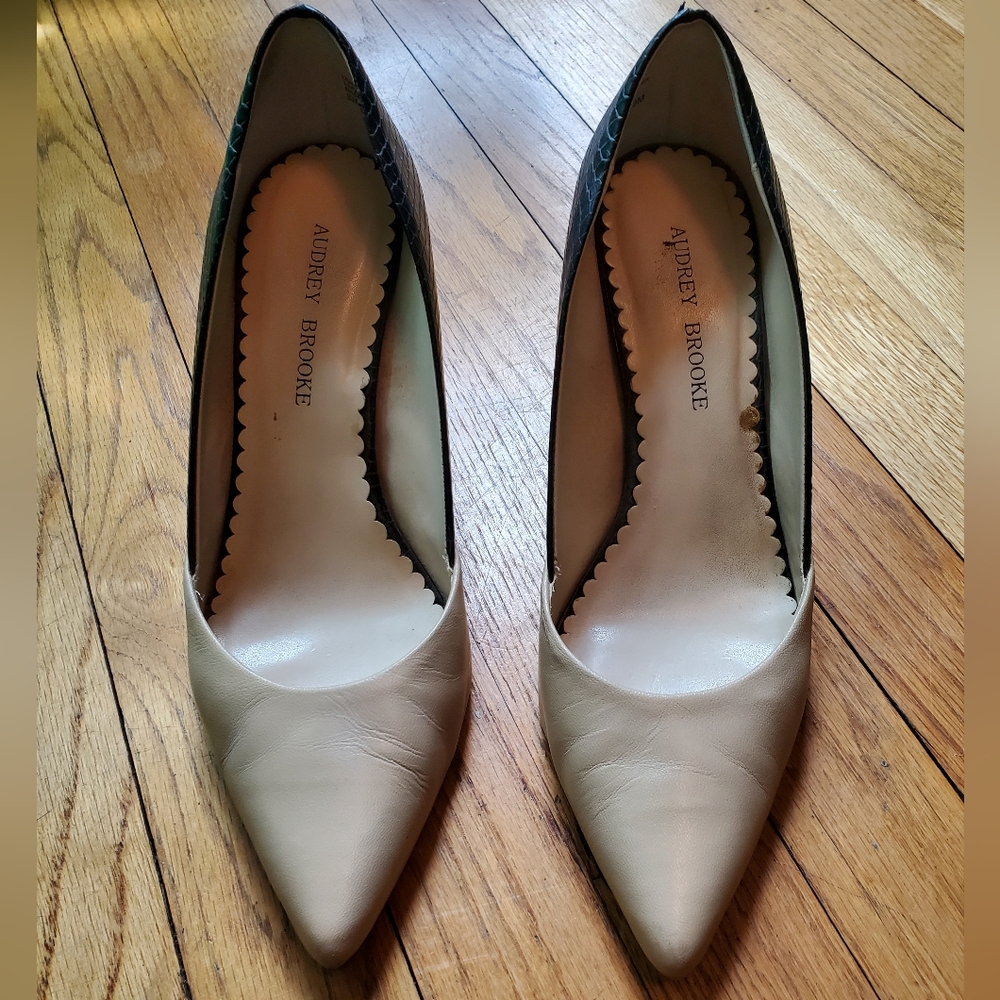 Women's size 9 high heel shoes